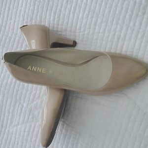 Anne Klein beige shoes size 10